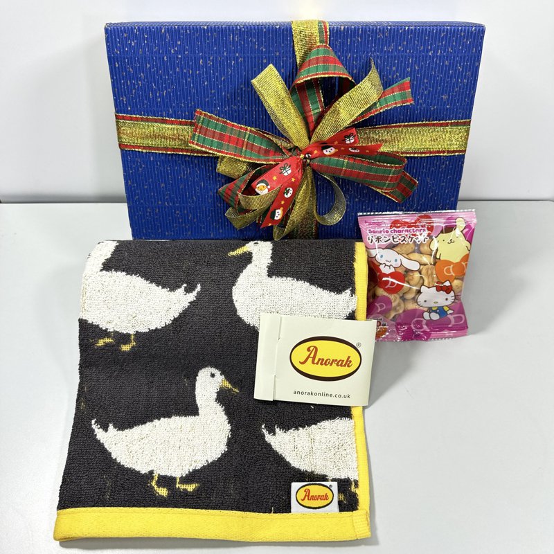 Ssh Giftset-Anorak Waddling Ducks Face Towel & Biscuits